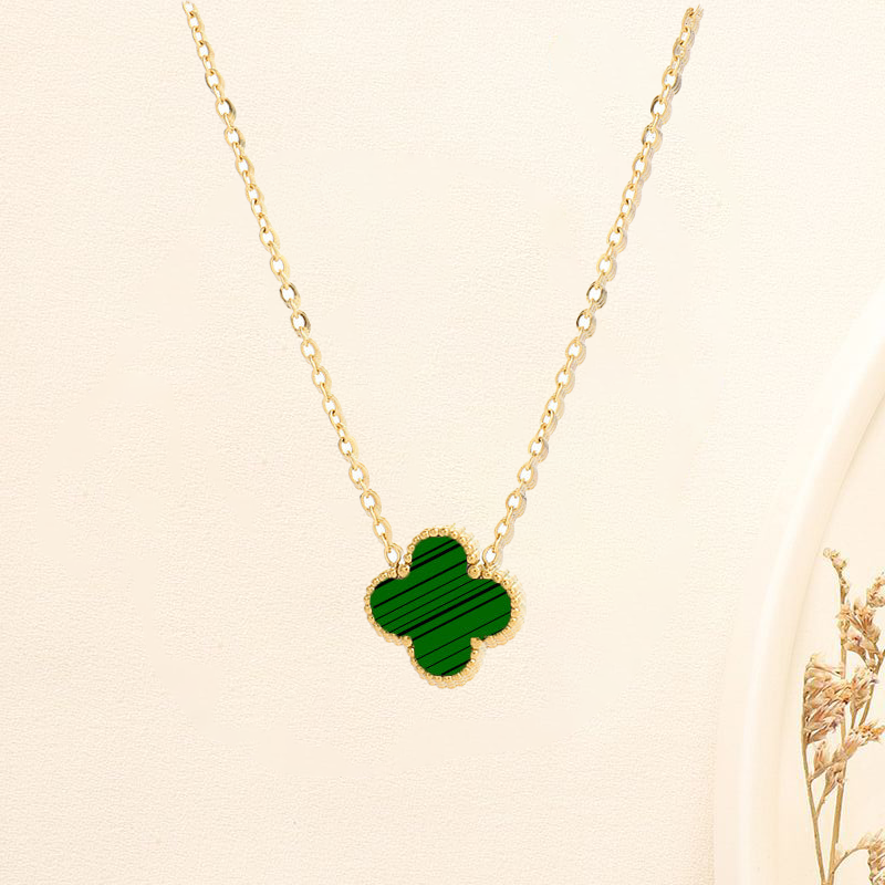 Motif Clover Necklace