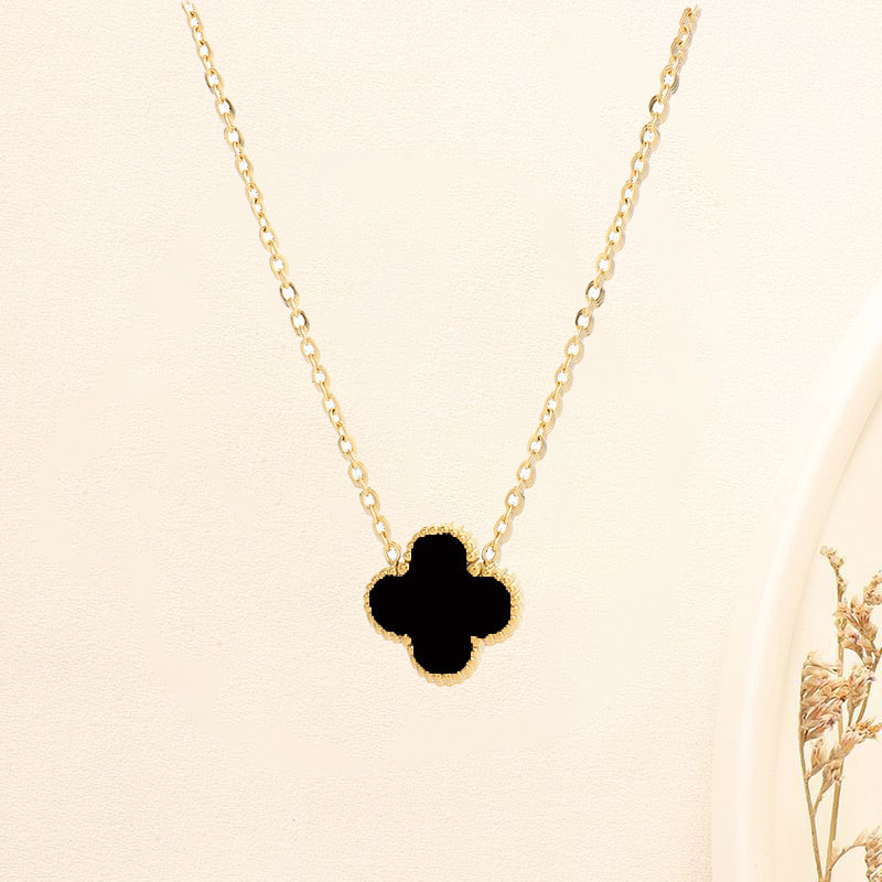 Motif Clover Necklace