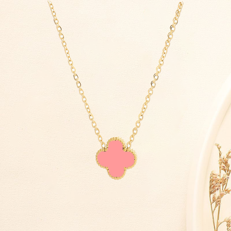 Motif Clover Necklace