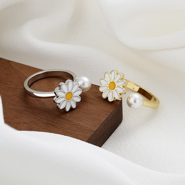 Daisy Anxiety Ring With A Pearl